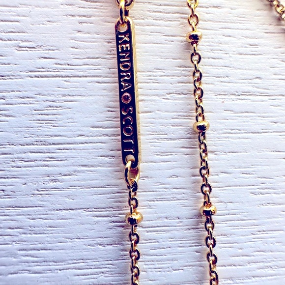 KENDRA SCOTT Elisa Gold Pendant Necklace In Dichroic Glass - Picture 4 of 8